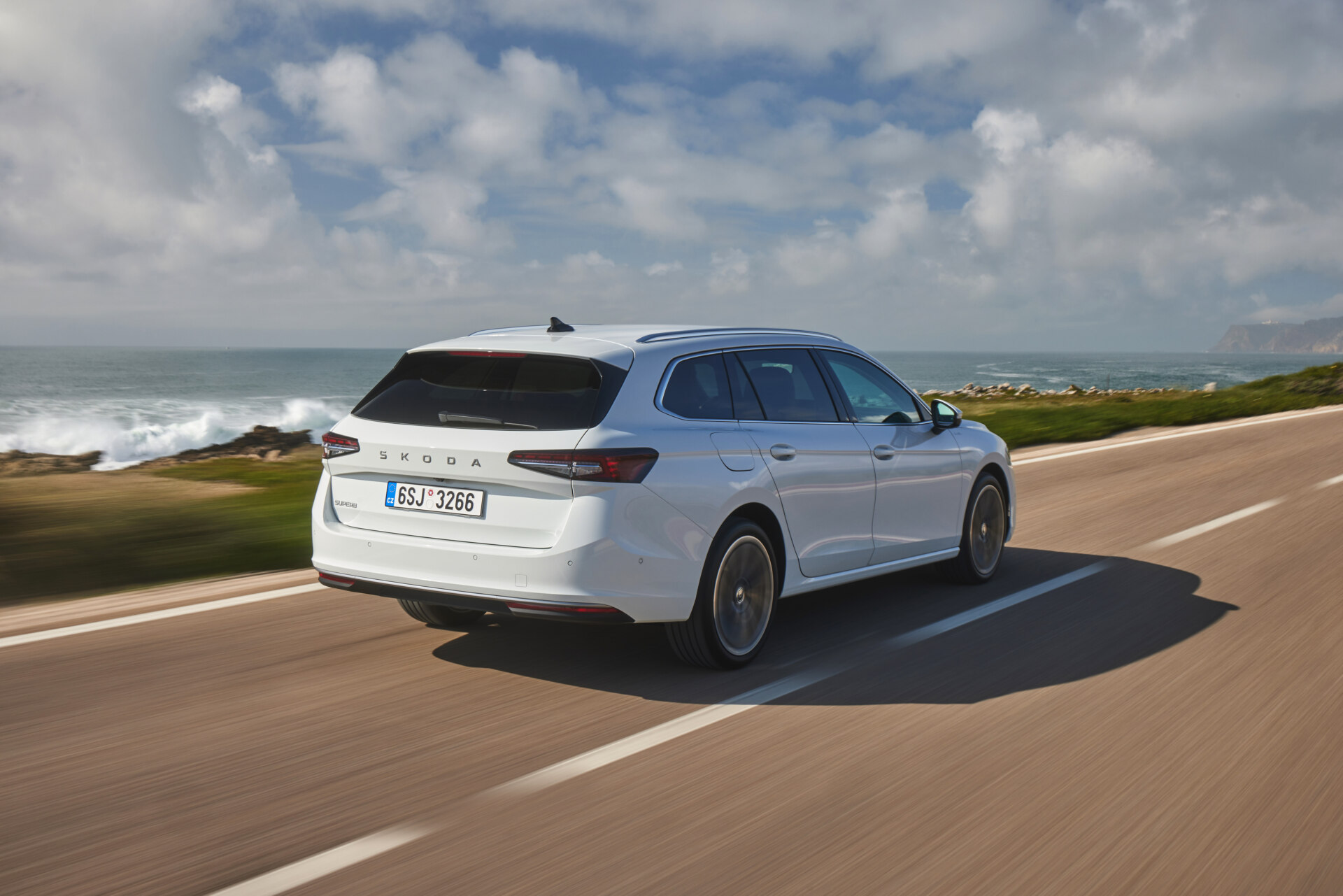 https://www.whatcar.lv/cars/Skoda/Superb Combi/c5fa5d18b26f4fe03f9d5dfc501211e0.jpg